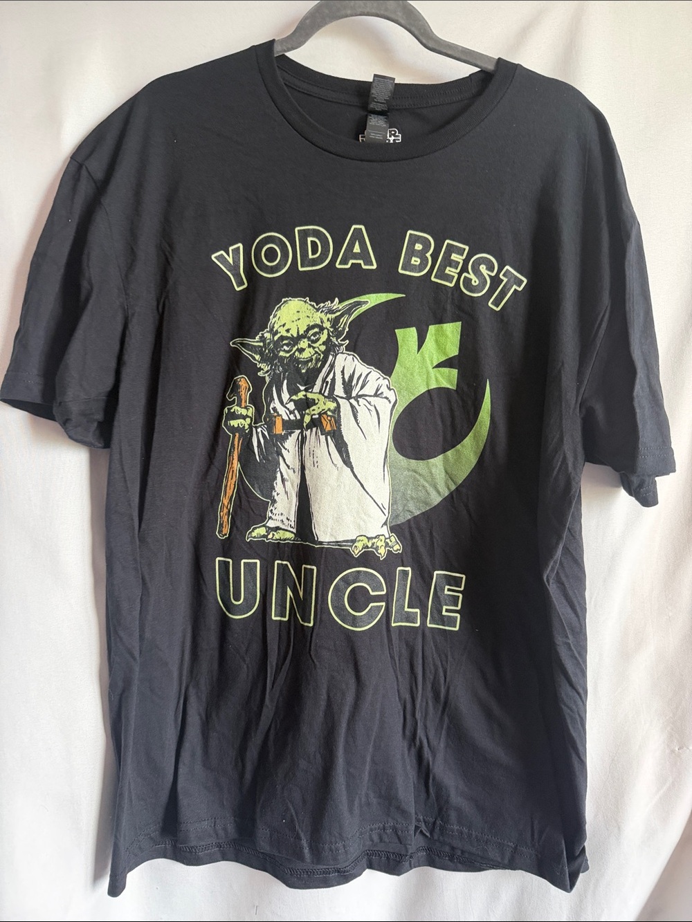 Gildan Black Yoda Best Uncle Graphic Tee with Green Print